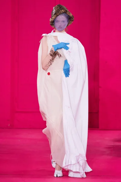 Look 32